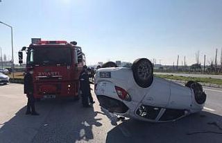 Refüje çarptı, takla attı, karşı şeride geçti