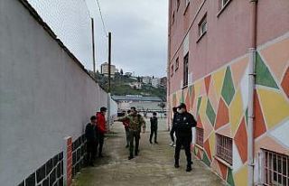 Rize’de kısıtlamaya uymayan çocuklar polisi duyunca...