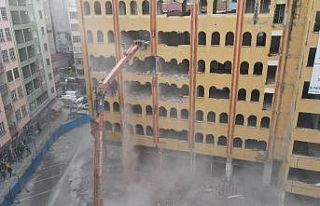 Rize’de riskli binaların yıkımına başlandı