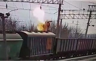 Rusya’da tren vagonlarının üzerinde oyun oynayan...