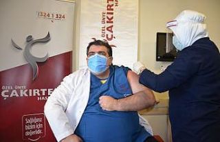 Sağlık çalışanlarına ikinci doz aşılama başladı