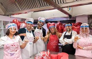 Sağlıkçılardan “Sevgililer Günü” çikolatası