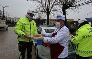Şahinbey’de görev başındaki polislere sıcak...