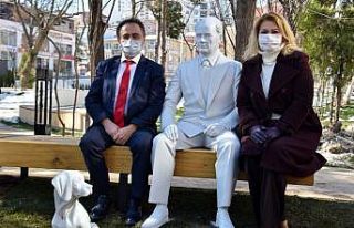 Salgın döneminde belediye 3 ton mama dağıttı