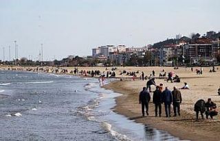 Samsun 26,5 dereceyi gördü, vatandaşlar sahillere...