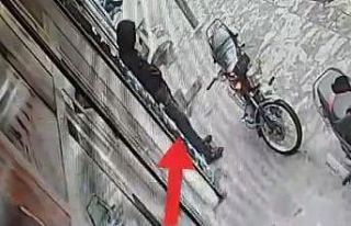 Saniyeler içinde motosiklet çaldı
