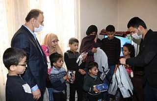 Şanlıurfa Valisi yetimlerin yüzünü güldürdü