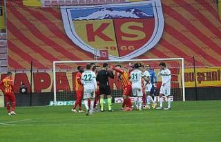 Sapunaru 100.maçında kırmızı kart gördü