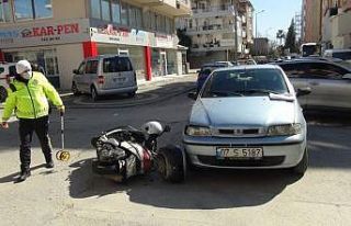Savrulan motosikletten kaskı sayesinde kurtuldu