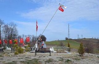 Şehidin babası istedi, oğlunun kabri aydınlatıldı