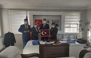 Şehit aileleri Beşiri Kaymakamı Şener ile bir...