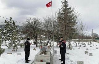 Şehit Jandarma Komando Er Özbay, kabri başında...