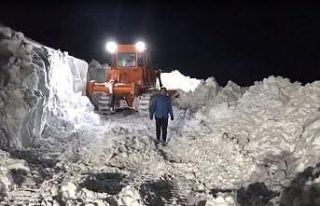 Şemdinli’de karla mücadele çalışması