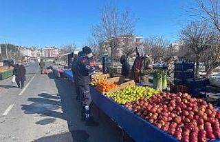 Semt pazarlarında korona tedbirleri sıkı tutuluyor