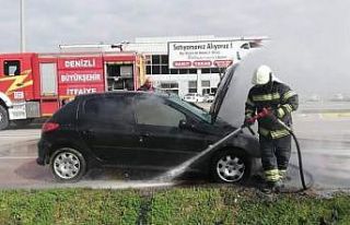 Seyir halindeki otomobil alevlere teslim oldu