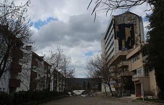 Şiddetli rüzgar, Meslek Yüksek Okulu’nun dış...