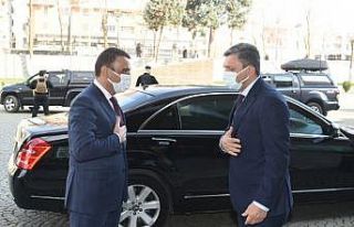 Siirt Valisi Hacıbektaşoğlu, Batman Valisi Şahin’e...