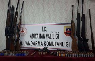 Silah ticareti yapan şahsın evine operasyon