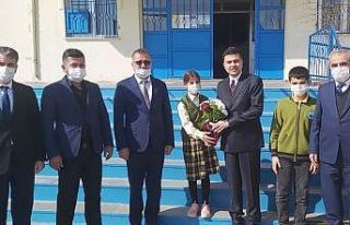 Silvan Kaymakamı Öztürk kırsal bölgelerdeki okulları...
