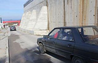 Sinop’ta hastane duvarında tehlike