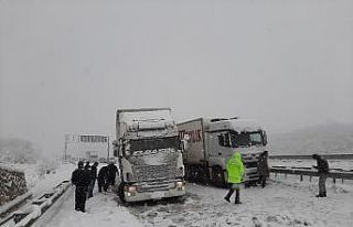 Sinop’ta kar esareti: 228 köy yolu kapandı, yollarda...