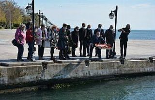 Sinop’ta mübadiller denize çelenk bıraktı