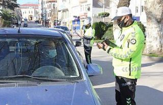 Sinop’ta polis kısıtlamada gezmeye çıkanlara...