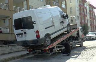 Sır ölümdeki kazaya karışan araç park halinde...