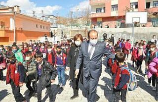 Şırnak’ta köy okullarında 47 bin öğrenci yüz...