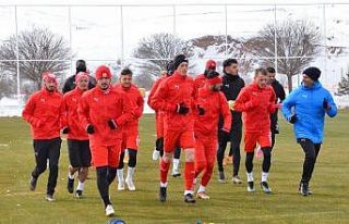 Sivasspor eksi 7 derecede idman yaptı