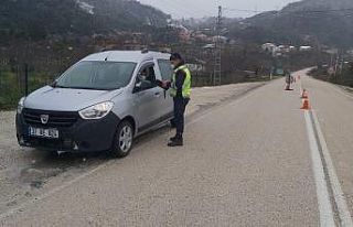 Sokağa çıkma kısıtlamasında sürücüler denetlendi