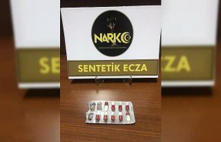 Sokağa çıkma yasağında uyuşturucu hapla yakalandılar