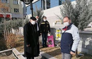 Sokak hayvanları için besleme istasyonları kuruluyor
