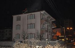 Sorgun’da 3 katlı bir binanın çatı katında...