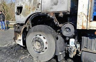 Su kamyonu alev topuna döndü