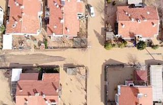 Sular altında kalan belde havadan görüntülendi