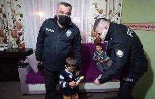 Sungurlu polisinden çocuklara hediye