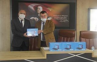 Tabletler Milli Eğitim Müdürlüğüne teslim edildi