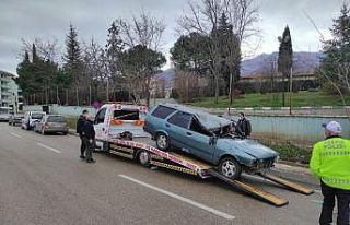 Takla atan araçtan sağ çıktı