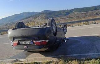 Takla atan otomobilden yaralı kurtuldu