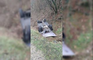 Takla atan otomobilin sürücüsü ölümden döndü
