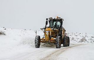 Talas Belediyesi kar temizleme çalışmalarına aralıksız...
