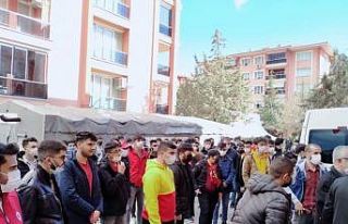 Taraftarlardan şehit ailesine taziye ziyareti