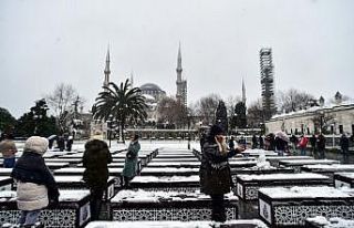 Tarihi yarımadada karın tadını turistler çıkardı