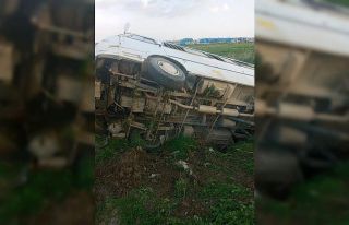 Tarım işçilerini taşıyan minibüs devrildi