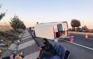 Tarım işçilerini taşıyan minibüs devrildi: 12...