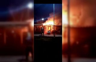 Tarsus’ta çıkan yangında iş yeri kül oldu