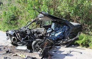 Taş dolu kamyon, otomobille çarpıştı: 2 yaralı