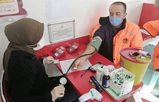 Temizlik için sıvanan kollar bu kez kan bağışı...