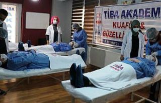 Tiba Akademi’den kalıcı makyaj eğitimi